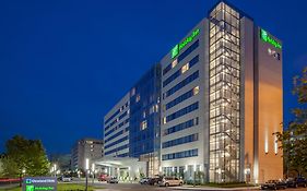 Holiday Inn Cleveland Clinic 3*